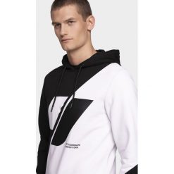 Bluza męska BLM203 - czarny&biały. Czarne bluzy męskie xxl, bez wzorów, z dzianiny, z kapturem, bez rękawów, z kapturem. W wyprzedaży za 99,99 zł.