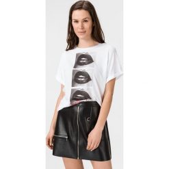 Guess Ombretta Koszulka Biały. Białe koszulki damskie Guess, xs, z nadrukiem, z bawełny, bez kołnierzyka. Za 175,95 zł.