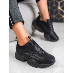 BROKATOWE SNEAKERSY. Czarne trampki i tenisówki damskie SHELOVET. Za 79,90 zł.