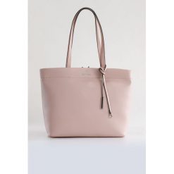 Shopper bag damskie: Torba typu shopper z przywieszką