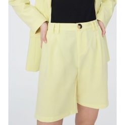 Spodnie bermudy - Żółty. Żółte spodnie damskie Sinsay, s. Za 59,99 zł.