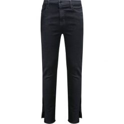 Jeansy J BRAND RUBY. Czarne jeansy damskie J Brand, bez wzorów, z jeansu, z podwyższonym stanem. W wyprzedaży za 658,00 zł.