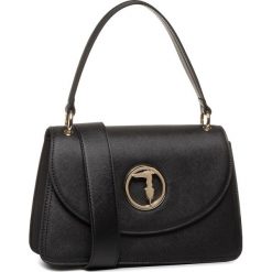 Torebka TRUSSARDI JEANS - Sophie Cross Body 75B00841 K299. Czarne torebki klasyczne damskie Trussardi Jeans, bez wzorów, z jeansu, klasyczne, bez dodatków. W wyprzedaży za 419,00 zł.