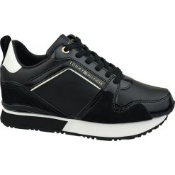 Tommy Hilfiger Leather Wedge Sneaker FW0FW04420-990. Czarne półbuty damskie TOMMY HILFIGER, bez wzorów, ze skóry, bez obcasa, bez zapięcia. W wyprzedaży za 499,99 zł.