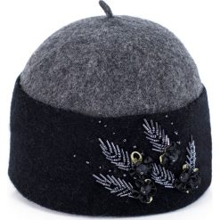 Czapka damska wełniana Pięć listków czarna. Czarne czapki zimowe damskie Art of Polo, z wełny. Za 75,74 zł.