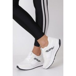 Białe buty sportowe sneakersy na platformie sznurowane Casu 958-2. Białe sneakersy damskie Casu, bez wzorów, sportowe. Za 49,99 zł.