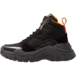 L'INTERVALLE CRIS Sneakersy wysokie black. Czarne trampki i tenisówki damskie marki L'INTERVALLE, bez wzorów, ze skóry, bez zapięcia. Za 509,00 zł.