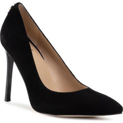 Szpilki GUESS - Crew4 FL5CR4 SUE08 BLACK. Czarne półbuty damskie Guess, z aplikacjami, z zamszu, bez obcasa, na obcasie, bez zapięcia. Za 639,00 zł.