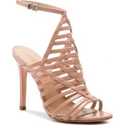 Sandały SCHUTZ - S 01387 1458 0003 U New Pessego. Brązowe klapki damskie Schutz, bez wzorów, ze skóry, bez obcasa, na obcasie. Za 789,00 zł.