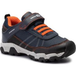 Sneakersy GEOX - J Magnetar B.Wpf A J94ACA 050BU C0820 S Navy/Orange. Niebieskie trampki chłopięce Geox, bez wzorów, ze skóry ekologicznej, na rzepy. W wyprzedaży za 199,00 zł.