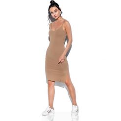 Basicowa bawełniana sukienka na ramiączkach capucino. Sukienki damskie producent niezdefiniowany, s, bez wzorów, z bawełny, eleganckie, z dekoltem w serek, bez rękawów, sportowe. Za 159,90 zł.