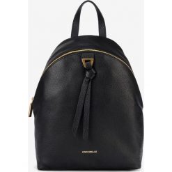 Coccinelle Joy Plecak Czarny. Czarne plecaki damskie Coccinelle, w paski, ze skóry. Za 1277,95 zł.