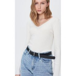 Dopasowany sweter - Kremowy. Białe swetry damskie Sinsay, s, bez wzorów, bez rękawów, bez kaptura. Za 39,99 zł.
