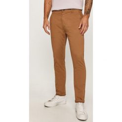 Tailored & Originals - Spodnie. Brązowe spodnie męskie Tailored & Originals, bez wzorów, z elastanu. Za 299,90 zł.