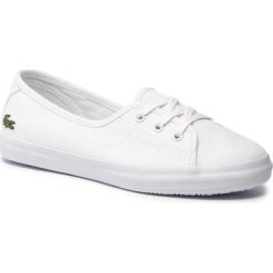 Tenisówki Lacoste Ziane Chunky Bl 2 Cfa 7-37CFA006421G. Białe półbuty damskie Lacoste, bez wzorów, bez obcasa, bez zapięcia. W wyprzedaży za 239,00 zł.