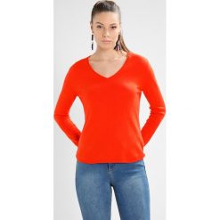 Swetry klasyczne damskie: YUMA Sweter orange