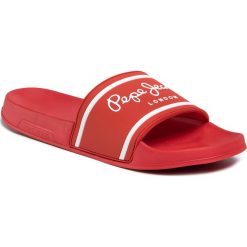 Klapki PEPE JEANS - Slider Basic Man PMS70079 Red 255. Czerwone klapki męskie Pepe Jeans, z jeansu, bez zapięcia. W wyprzedaży za 109,00 zł.