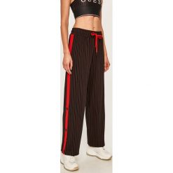 Guess Jeans - Spodnie. Czarne spodnie damskie Guess Jeans, s, z elastanu. W wyprzedaży za 239,90 zł.