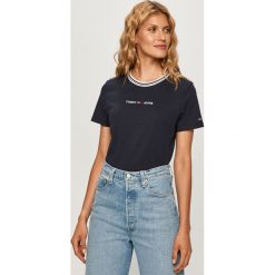 Tommy Jeans - T-shirt. Niebieskie bluzki damskie Tommy Jeans, s, z aplikacjami, z bawełny, z okrągłym kołnierzem. Za 179,90 zł.