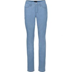 Dżinsy ze stretchem z lekkiego materiału bonprix jasnoniebieski denim. Niebieskie jeansy damskie bonprix. Za 109,99 zł.