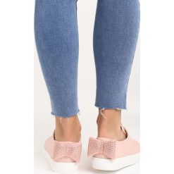 Różowe Buty Sportowe Sparkling Bowknot. Różowe buty sportowe damskie Born2be, z aplikacjami, ze skóry, na sznurówki. Za 79,99 zł.