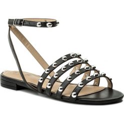 Sandały GUESS - Roxie2 FLRX21 ELE03 BLACK. Czarne klapki damskie Guess, z aplikacjami, ze skóry ekologicznej, bez obcasa, na obcasie. W wyprzedaży za 259,00 zł.
