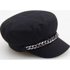 Czapka fidelka z łańcuchem - Czarny. Czarne czapki damskie Reserved, bez wzorów. Za 49,99 zł.