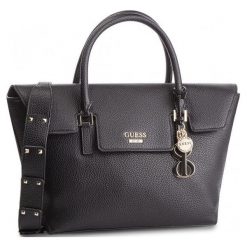 Guess Czarna Torebka. Czarne torebki klasyczne damskie Guess, z aplikacjami, eleganckie, bez dodatków. Za 579,00 zł.