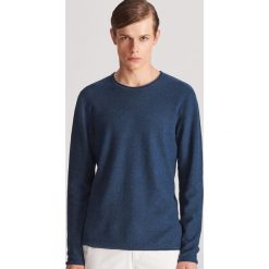 Bawelniany sweter - Granatowy. Niebieskie swetry męskie Reserved, s, bez wzorów, z bawełny, bez kołnierzyka, bez kaptura. Za 79,99 zł.