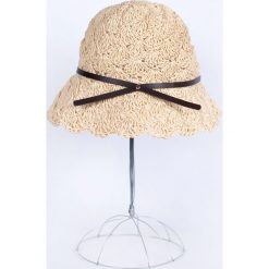 Kapelusz damski Romantic vibes beżowy. Czerwone kapelusze damskie marki Art of Polo. Za 42,47 zł.
