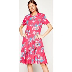 Sukienka letnia Calvin Klein Peplum Hem K20K201957. Różowe sukienki damskie Calvin Klein, na lato, bez wzorów, bez kołnierzyka, bez rękawów. W wyprzedaży za 409,00 zł.