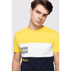 T-shirt męski TSM205 - żółty. Żółte koszulki męskie marki 4f, m, bez wzorów, bez kołnierzyka. Za 69,99 zł.