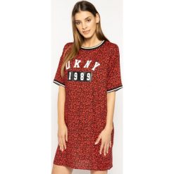 Koszula nocna DKNY YI3322404. Czerwone koszule nocne damskie DKNY, xs, bez wzorów, z wiskozy, bez kołnierzyka, bez rękawów. W wyprzedaży za 219,00 zł.