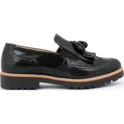 Półbuty - skóra naturalna - model 247 - kolor czarny błyszczący. Czarne półbuty damskie Zapato, bez wzorów, ze skóry, bez obcasa, bez zapięcia. W wyprzedaży za 173,40 zł.