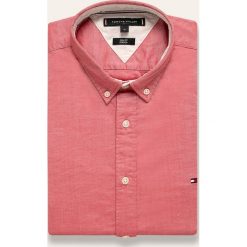 Tommy Hilfiger - Koszula. Czerwone koszule męskie TOMMY HILFIGER, m, bez wzorów, z elastanu, casualowe, button down, z długim rękawem. W wyprzedaży za 219,90 zł.