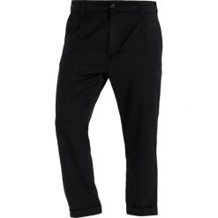 Chinosy męskie: Carhartt WIP TAYLOR Chinosy black heather