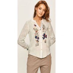 Desigual - Koszula. Białe bluzki damskie Desigual, na co dzień, s, z haftami, z tkaniny, eleganckie, z okrągłym kołnierzem, z długim rękawem. W wyprzedaży za 279,90 zł.