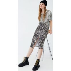 Koszula w wężowy wzór. Szare koszule body damskie marki Pull&Bear. Za 69,90 zł.