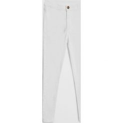 Mango Kids - Jeansy Super Skinny 110-164 cm. Białe jeansy dziewczęce Mango Kids, bez wzorów, z elastanu. Za 69,90 zł.