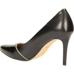 CZÓŁENKA LAURA MESSI 853. Czarne buty ślubne damskie Casu, na koturnie. Za 199,99 zł.
