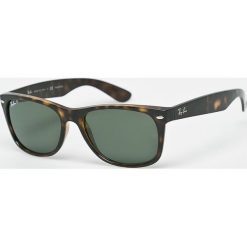 Ray-Ban - Okulary New Wayfarer. Pomarańczowe okulary przeciwsłoneczne męskie Ray-Ban, z materiału, prostokątne. W wyprzedaży za 569,90 zł.