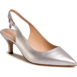 Sandały SOLO FEMME - 48902-02-I50/000-05-00 Srebrny. Szare klapki damskie Solo Femme, z aplikacjami, ze skóry, bez obcasa, na obcasie. Za 349,00 zł.