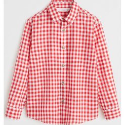 Mango Kids - Koszula dziecięca Cuad 110-164 cm. Czerwone koszule chłopięce Mango Kids, bez wzorów, z bawełny, klasyczne, z klasycznym kołnierzykiem, z długim rękawem, długie. W wyprzedaży za 55,90 zł.