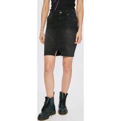 Pepe Jeans - Spódnica Taylor. Szare spódniczki jeansowe Pepe Jeans, m, z podwyższonym stanem, midi, dopasowane. Za 299,90 zł.