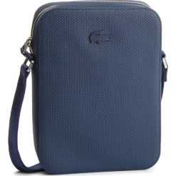 Saszetka LACOSTE - NH2179CE Peacoat 021. Niebieskie torby męskie skórzane marki Lacoste, bez wzorów, ze skóry, młodzieżowe. Za 599,00 zł.