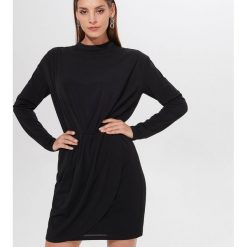 Sukienka mini z drapowaniem - Czarny. Czarne sukienki damskie Mohito, s, mini. Za 159,99 zł.