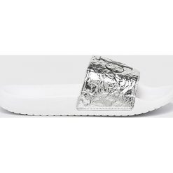 Calvin Klein Jeans - Klapki. Szare klapki damskie Calvin Klein Jeans, bez wzorów, z jeansu, bez obcasa, na obcasie. W wyprzedaży za 219,90 zł.