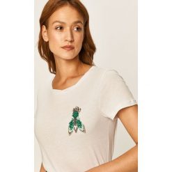 Patrizia Pepe - T-shirt. Białe bluzki damskie Patrizia Pepe, s, z aplikacjami, z bawełny, casualowe, z okrągłym kołnierzem, z krótkim rękawem. Za 439,90 zł.