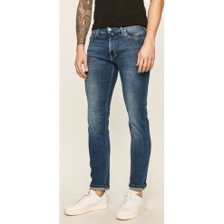 Pierre Cardin - Jeansy Lyon. Niebieskie jeansy męskie Pierre Cardin, bez wzorów. Za 529,90 zł.