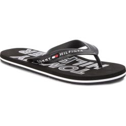 Japonki TOMMY HILFIGER - Sporty Beach Sandal FM0FM01673 Black 990. Czarne klapki męskie TOMMY HILFIGER, bez wzorów, z tworzywa sztucznego. W wyprzedaży za 99,00 zł.
